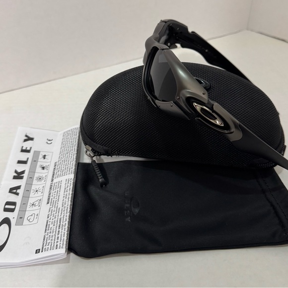 Oakley Plate Polarized Sunglasses Gun Metal Frame Grey Lenses Y2K Gorpcore🔥 - Picture 6 of 11